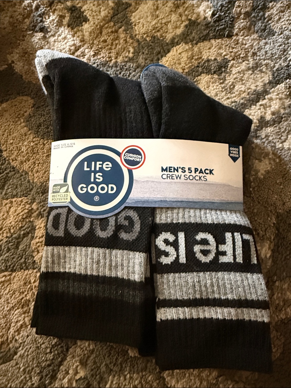 Life Is Good Men’s 5-Pack Crew Socks in Black & Gray
